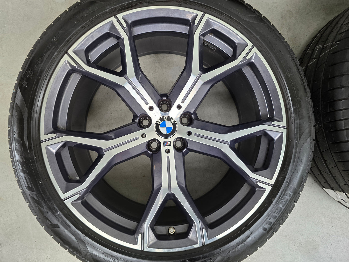 BMW X5 X6 G05 G06 741M 21 inch velgen zomerbanden breedset