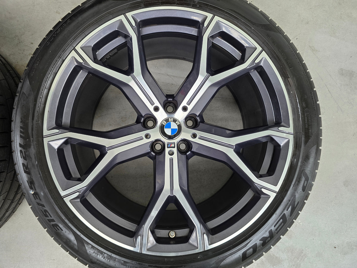 BMW X5 X6 G05 G06 741M 21 inch velgen zomerbanden breedset