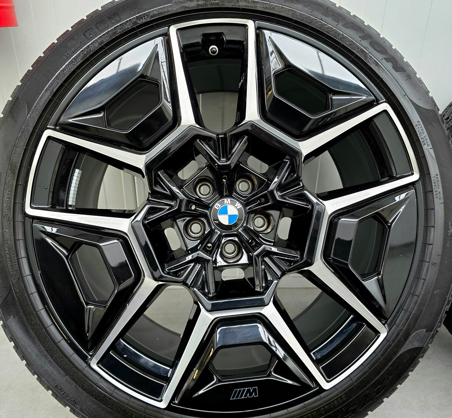 BMW XM G09 922M 22 inch velgen winterbanden breedset DEMO