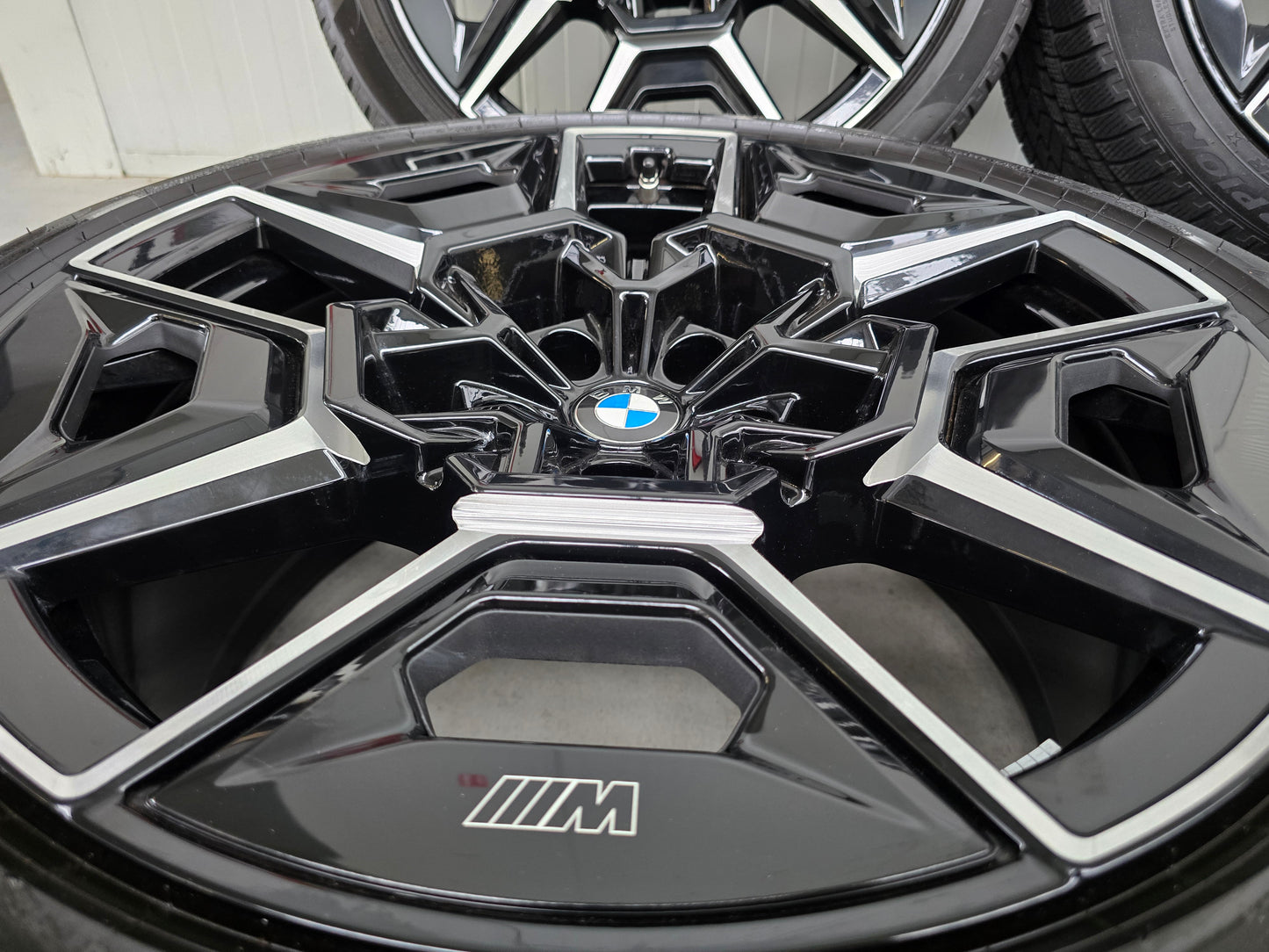 BMW XM G09 922M 22 inch velgen winterbanden breedset DEMO