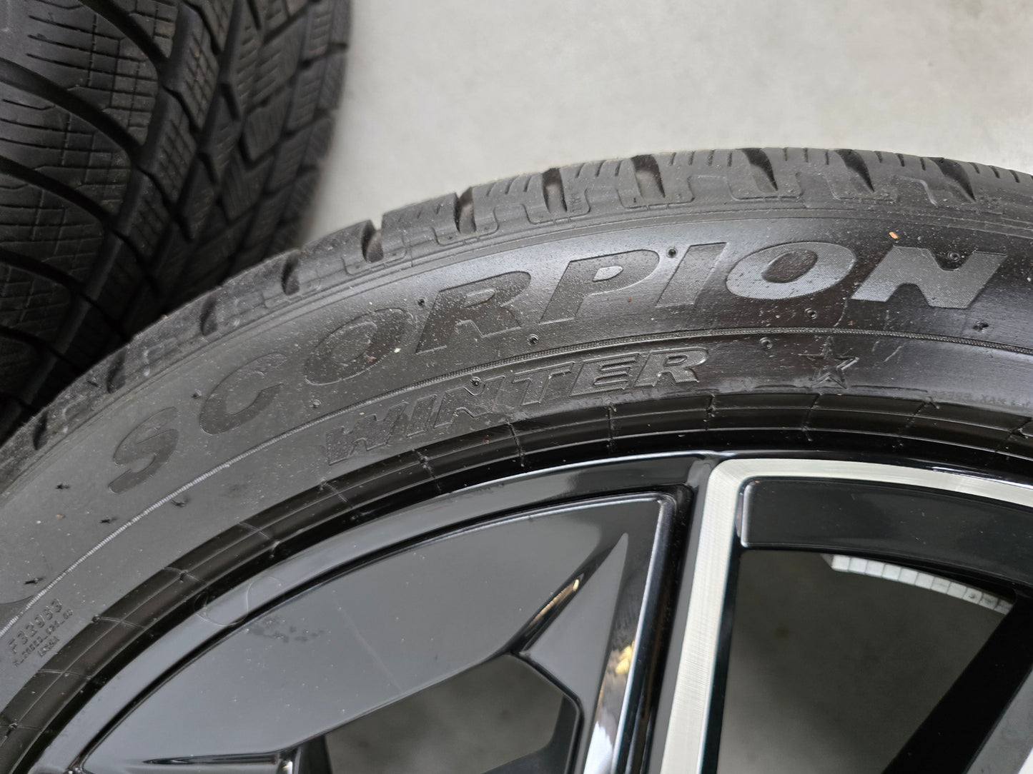BMW XM G09 922M 22 inch velgen winterbanden breedset DEMO