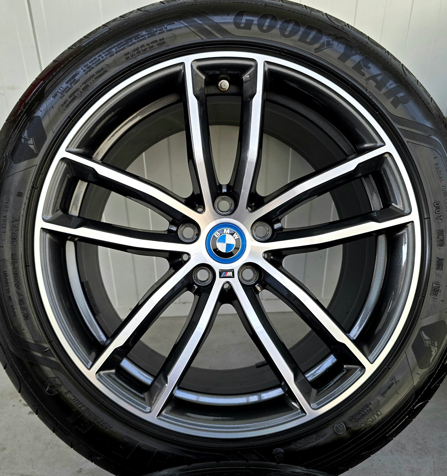 BMW 5 Serie G30 G31 i4 662M 18 inch velgen zomerbanden breedset