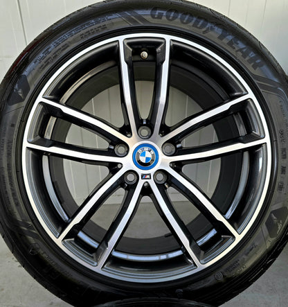 BMW 5 Serie G30 G31 i4 662M 18 inch velgen zomerbanden breedset