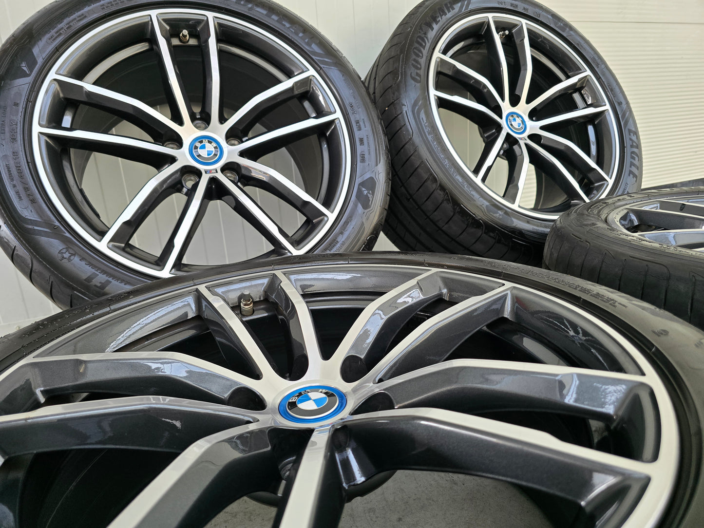 BMW 5 Serie G30 G31 i4 662M 18 inch velgen zomerbanden breedset
