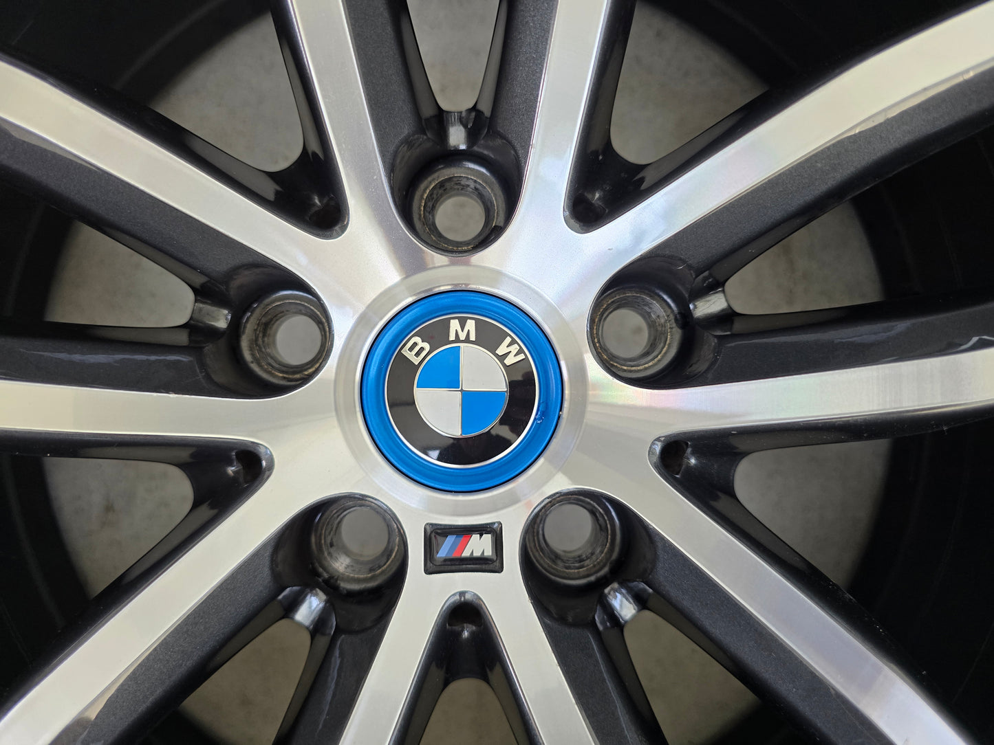BMW 5 Serie G30 G31 i4 662M 18 inch velgen zomerbanden breedset