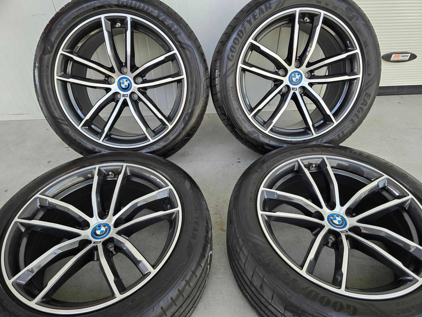 BMW 5 Serie G30 G31 i4 662M 18 inch velgen zomerbanden breedset
