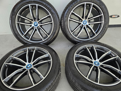 BMW 5 Serie G30 G31 i4 662M 18 inch velgen zomerbanden breedset