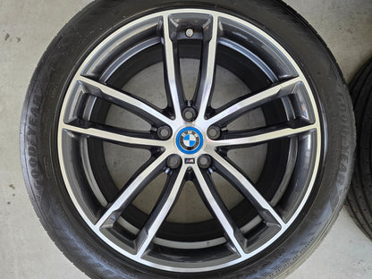 BMW 5 Serie G30 G31 i4 662M 18 inch velgen zomerbanden breedset