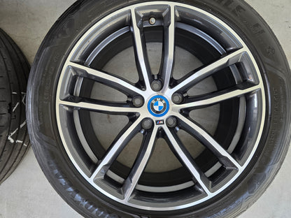 BMW 5 Serie G30 G31 i4 662M 18 inch velgen zomerbanden breedset