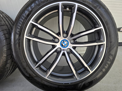 BMW 5 Serie G30 G31 i4 662M 18 inch velgen zomerbanden breedset