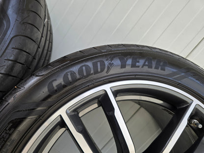 BMW 5 Serie G30 G31 i4 662M 18 inch velgen zomerbanden breedset