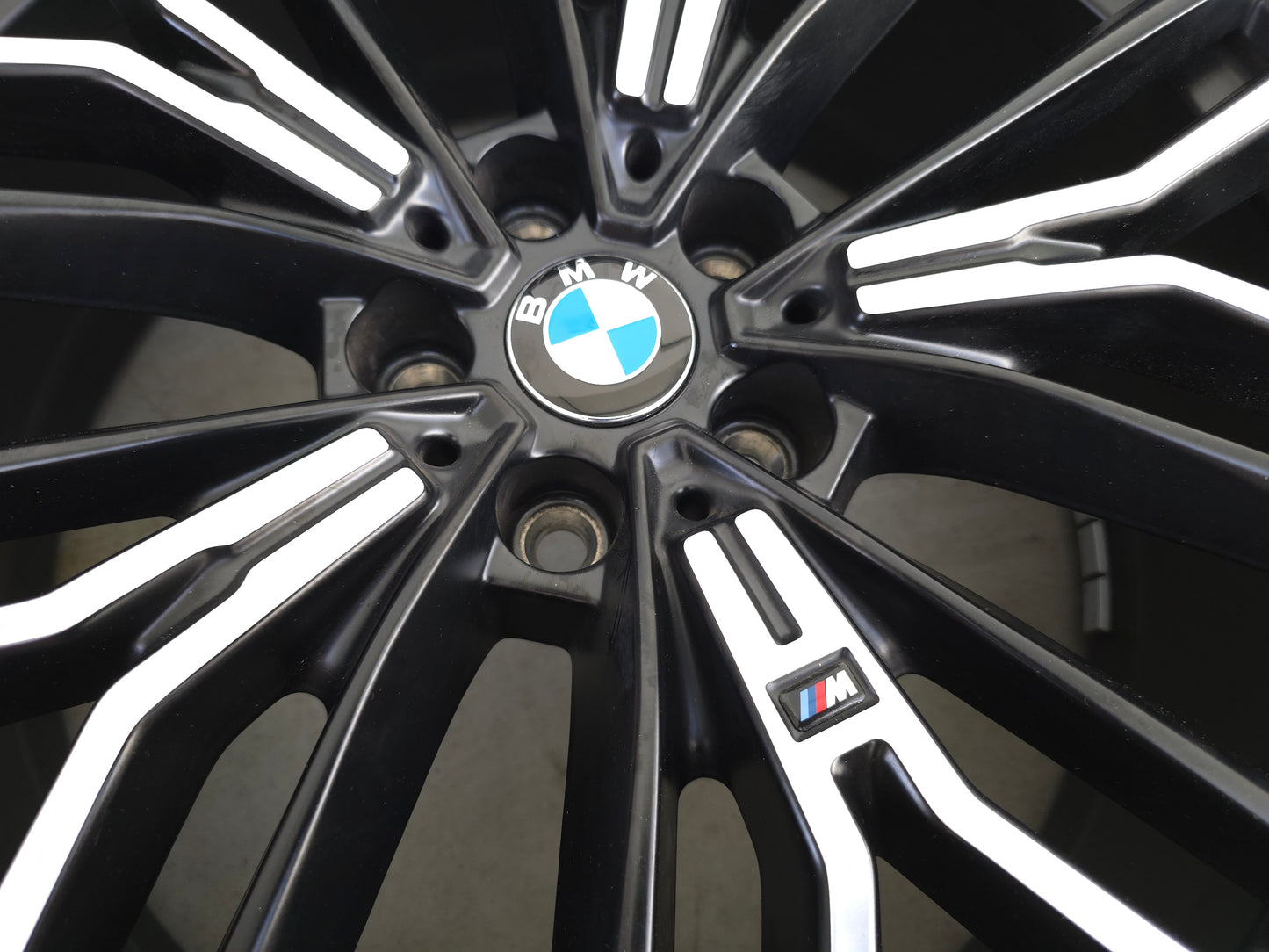 BMW 5 Serie G30 G31 i4 6 Serie 20 inch 846M velgen zomerbanden