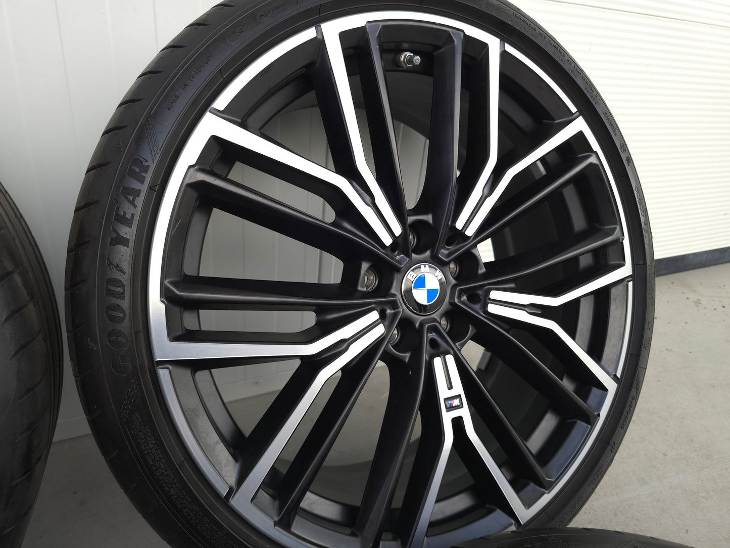 BMW 5 Serie G30 G31 i4 6 Serie 20 inch 846M velgen zomerbanden