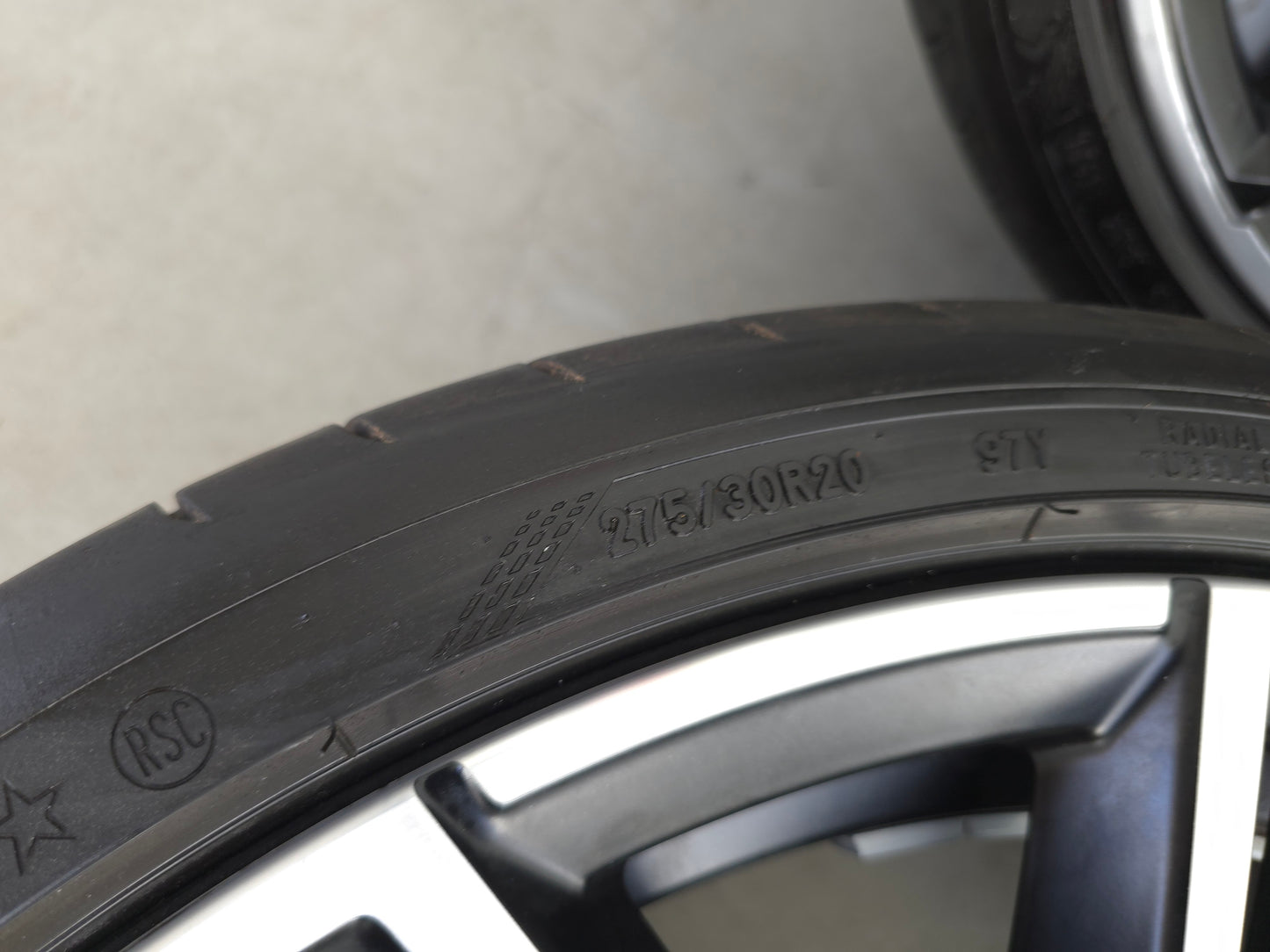 BMW 5 Serie G30 G31 i4 6 Serie 20 inch 846M velgen zomerbanden