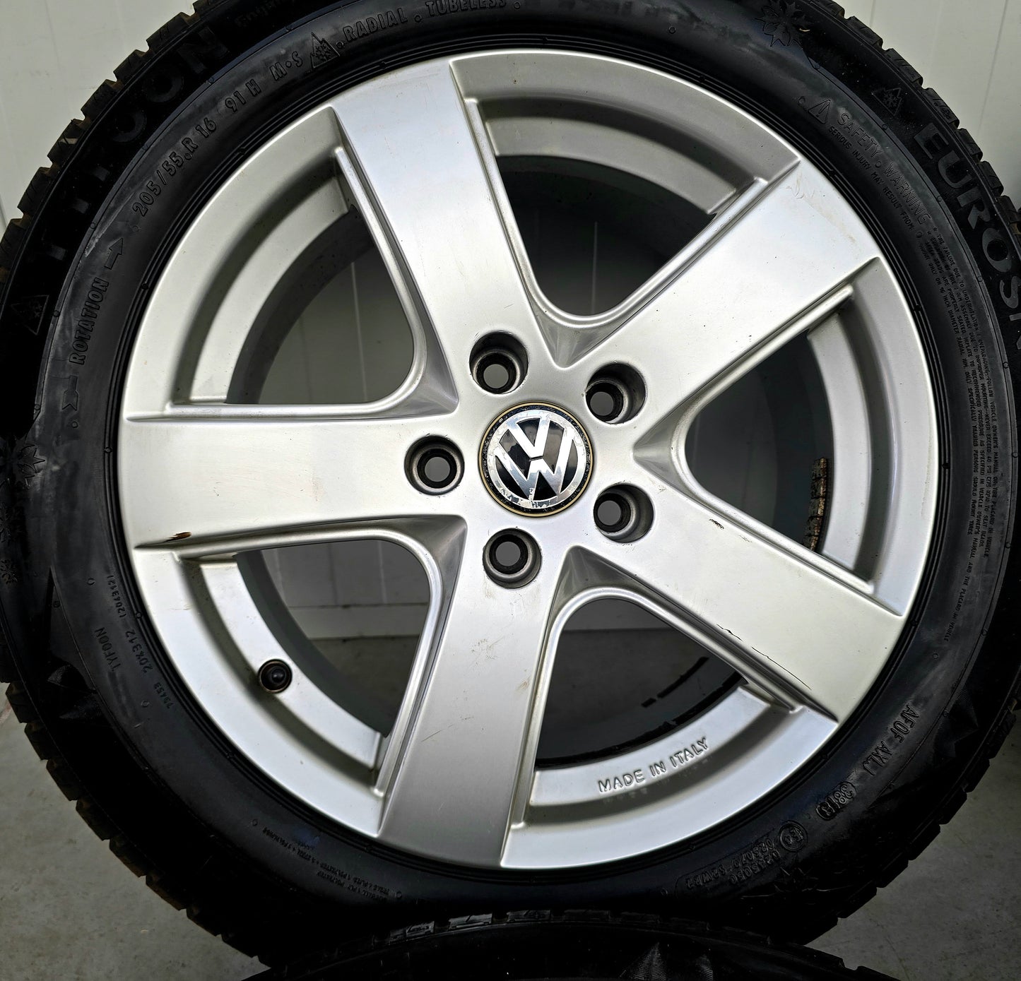 VW Golf Caddy Touran Passat Audi A3 16 inch velgen winterbanden