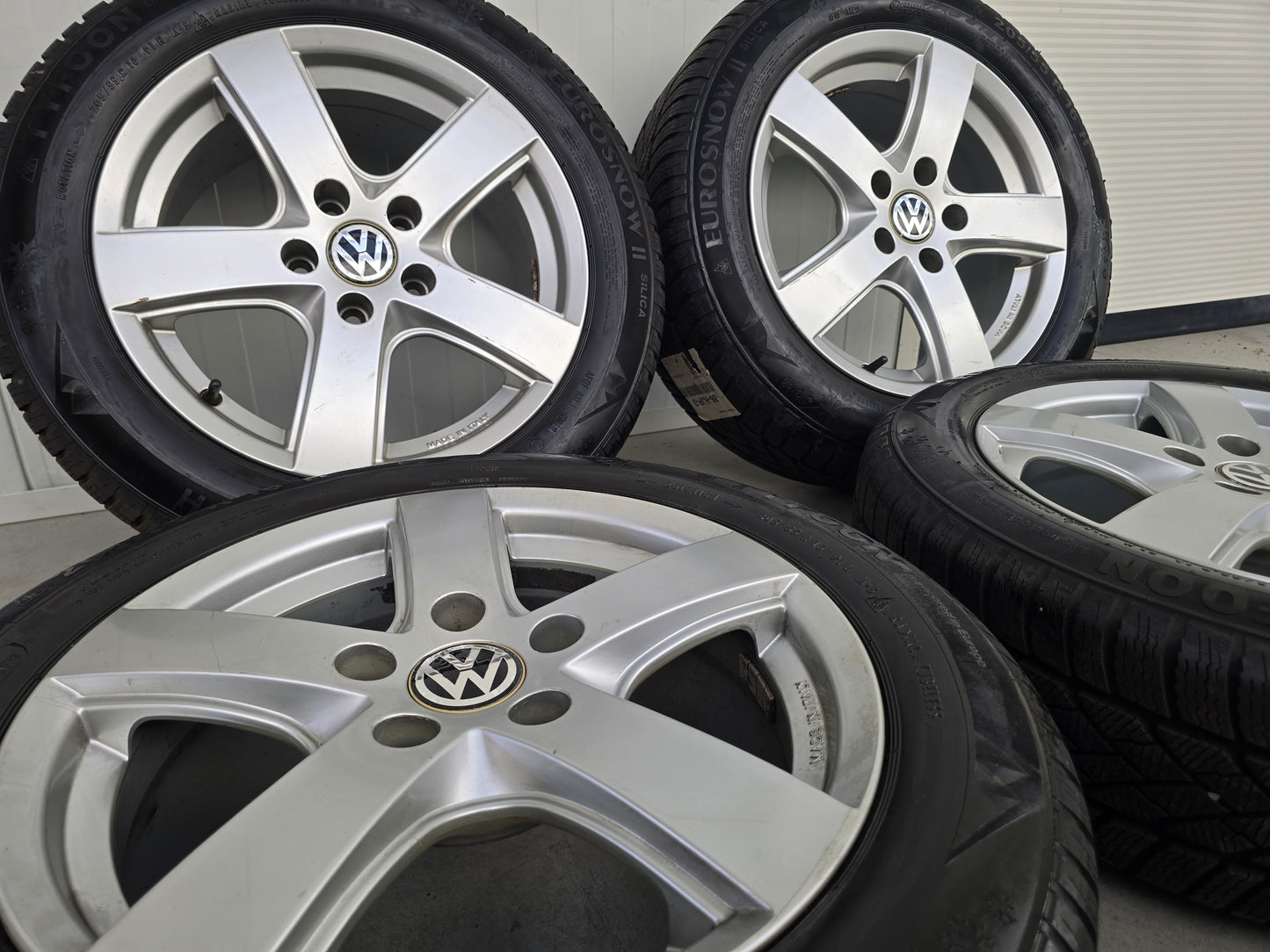 VW Golf Caddy Touran Passat Audi A3 16 inch velgen winterbanden
