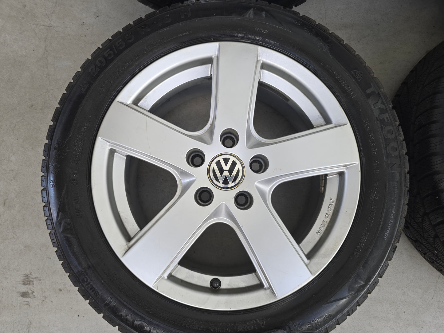VW Golf Caddy Touran Passat Audi A3 16 inch velgen winterbanden