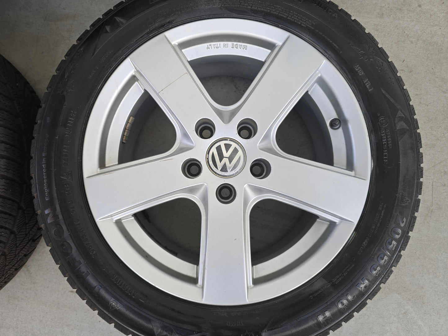 VW Golf Caddy Touran Passat Audi A3 16 inch velgen winterbanden