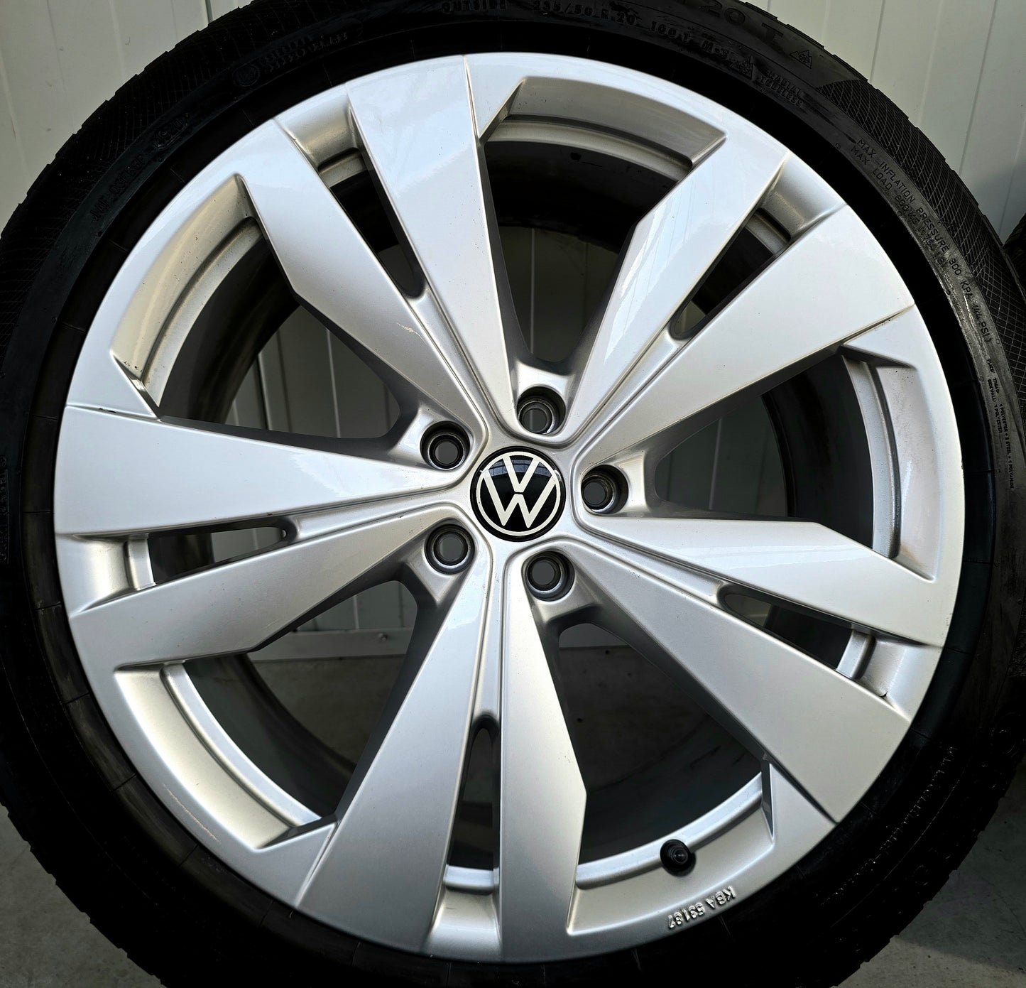 VW ID4 ID5 ID6 ID Buzz 20 inch velgen winterbanden OEM