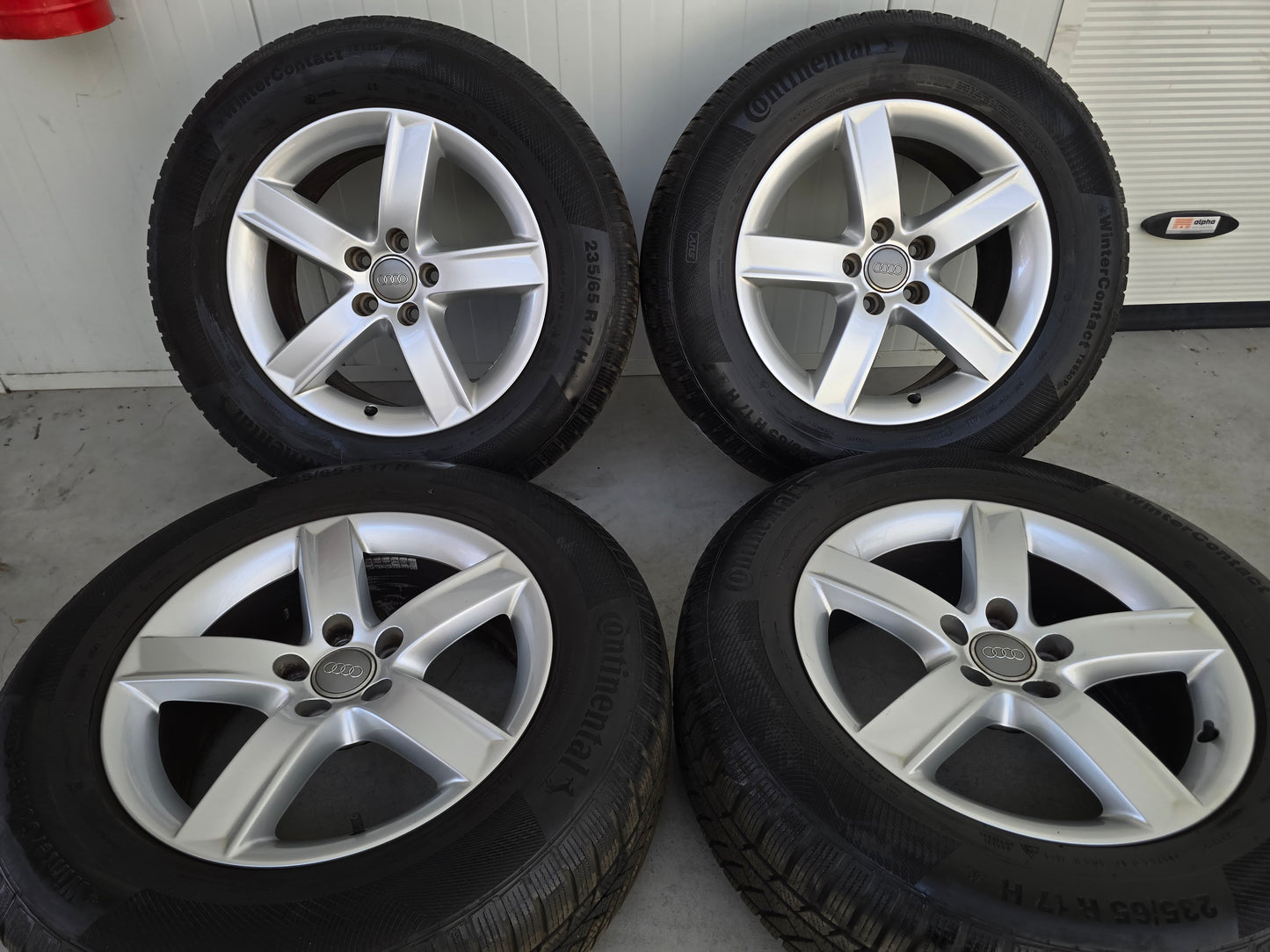 Audi Q5 17 inch originele velgen winterbanden Continental AO