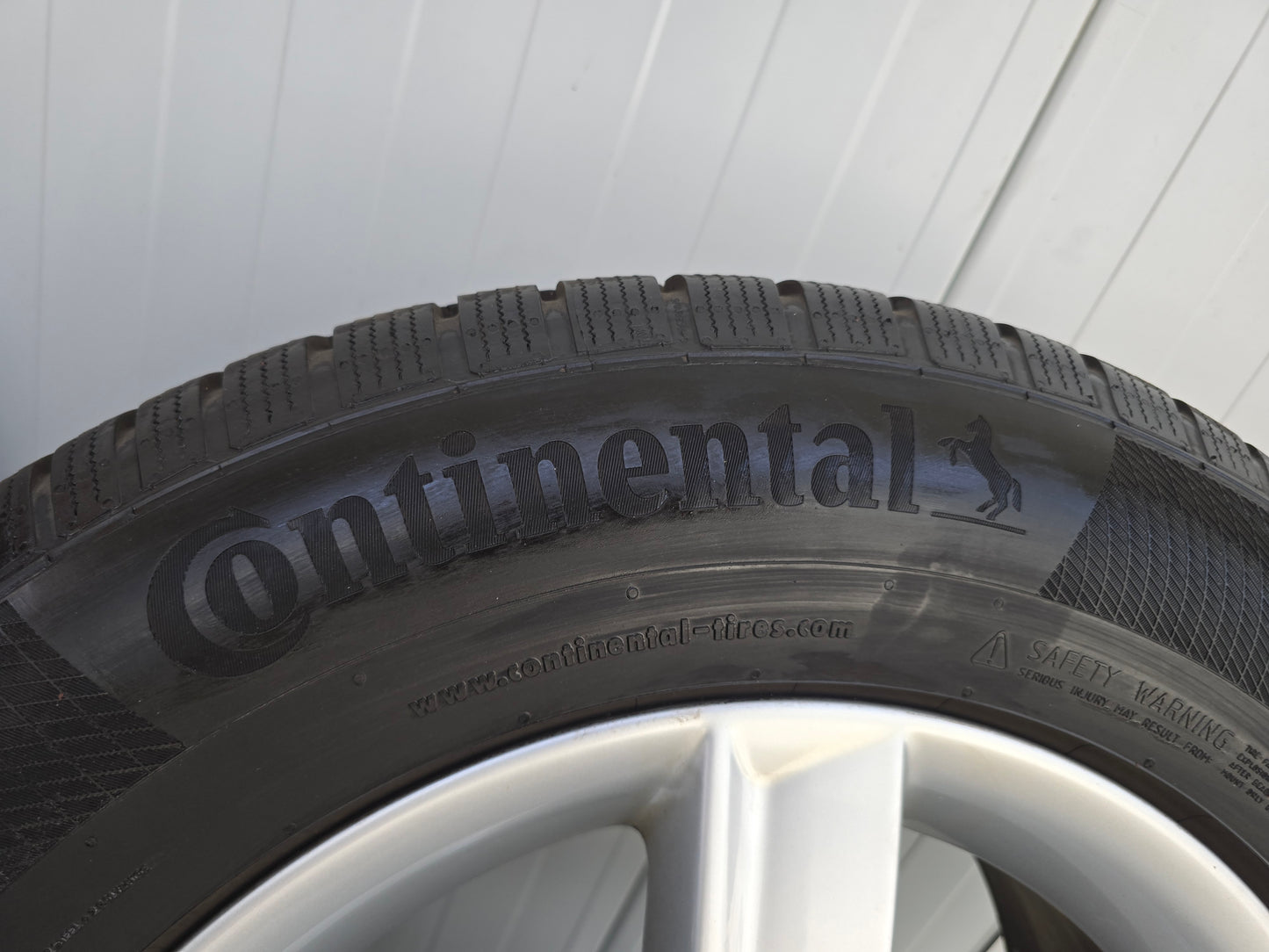 Audi Q5 17 inch originele velgen winterbanden Continental AO