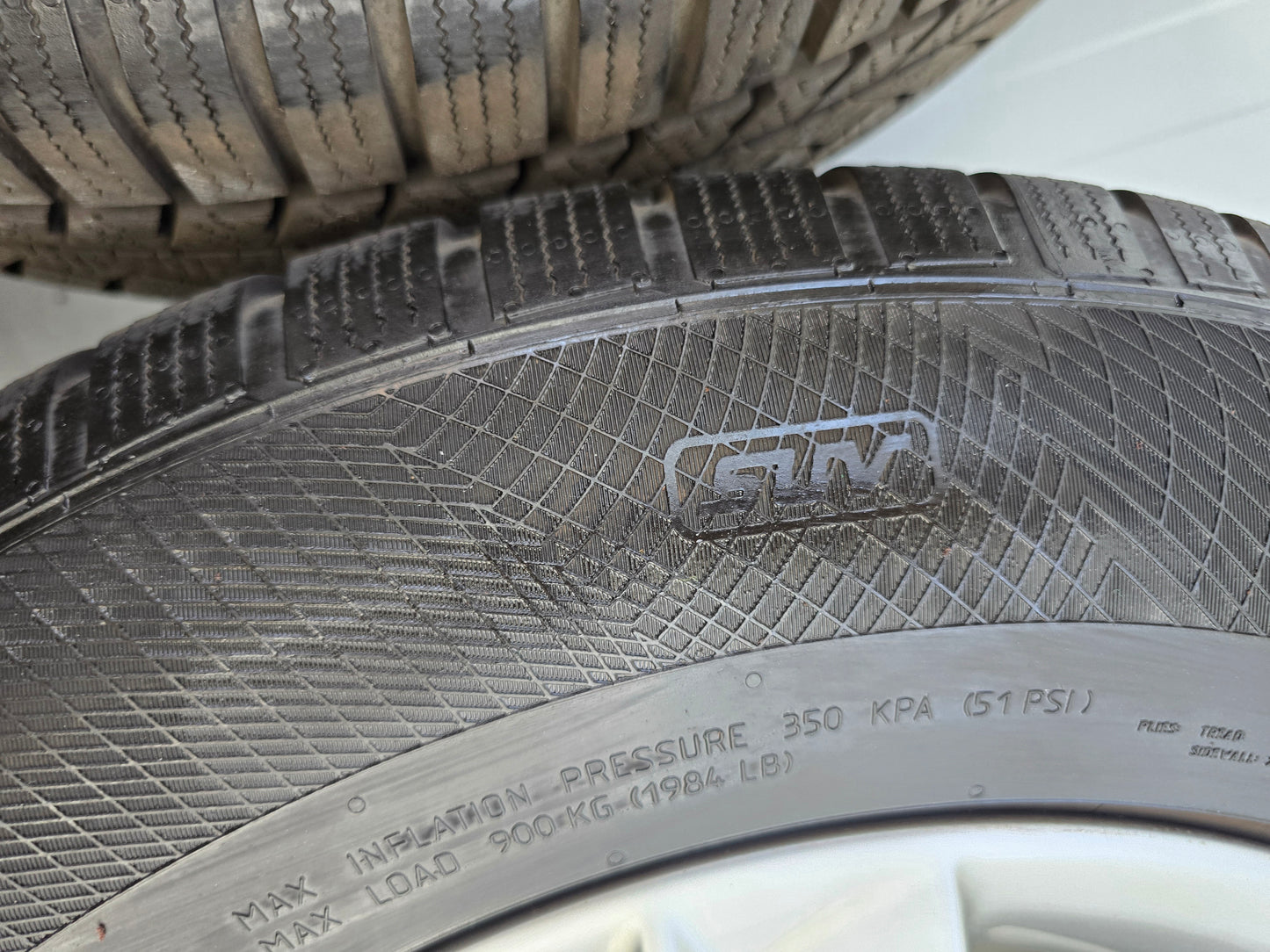 Audi Q5 17 inch originele velgen winterbanden Continental AO
