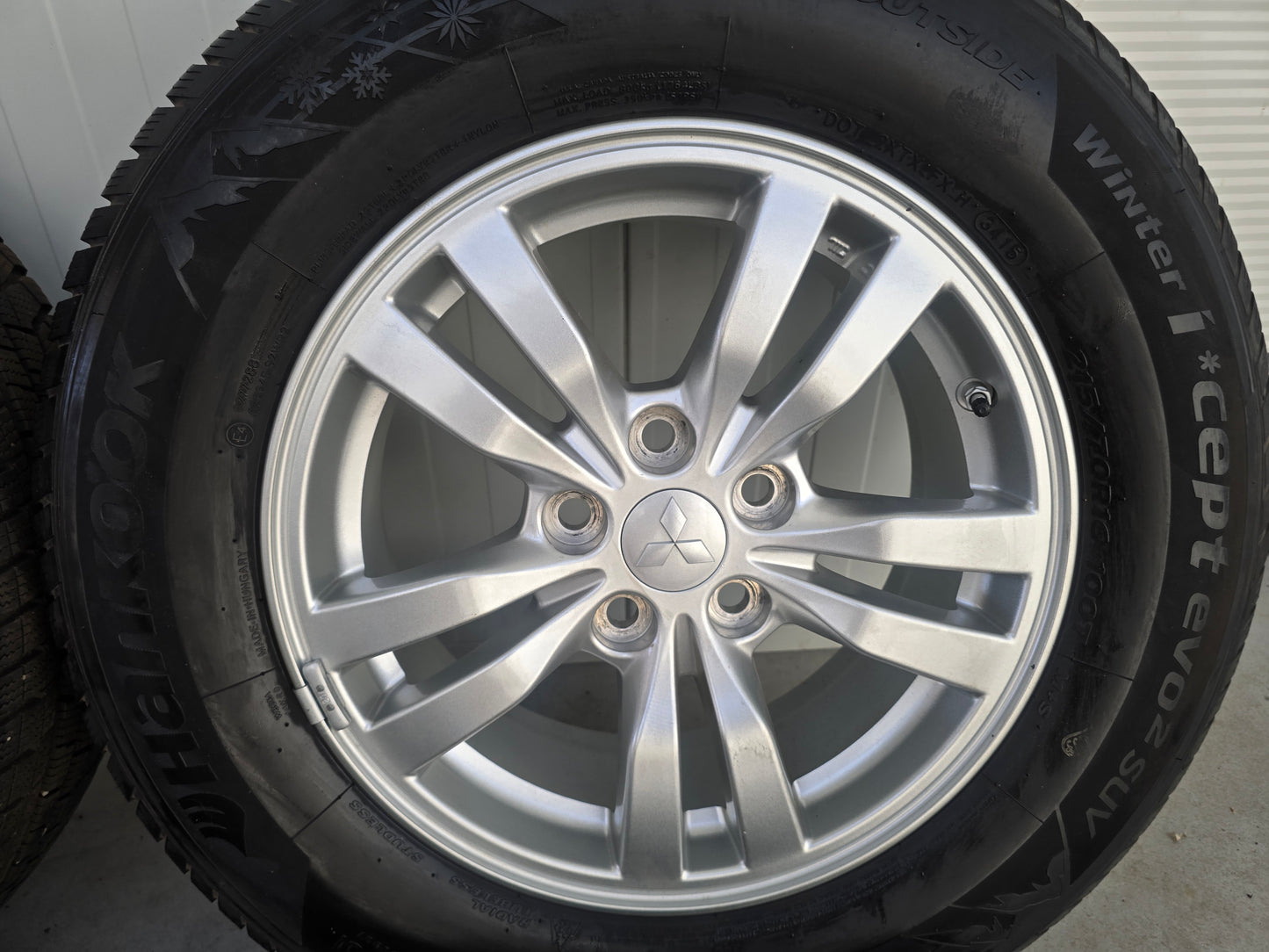 Mitsubishi Outlander 16 inch velgen winterbanden Hankook 5x114.3