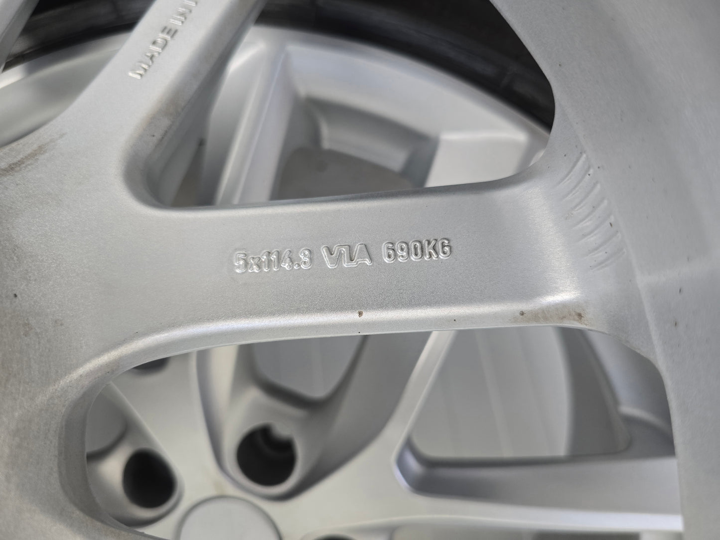 Tesla Model 3 19 inch velgen winterbanden Bridgestone Hyper Silver