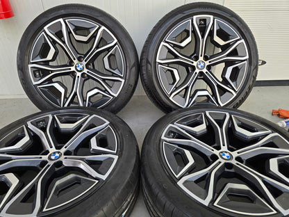BMW iX 1021M 22 inch velgen zomerbanden Pirelli M Sport OEM