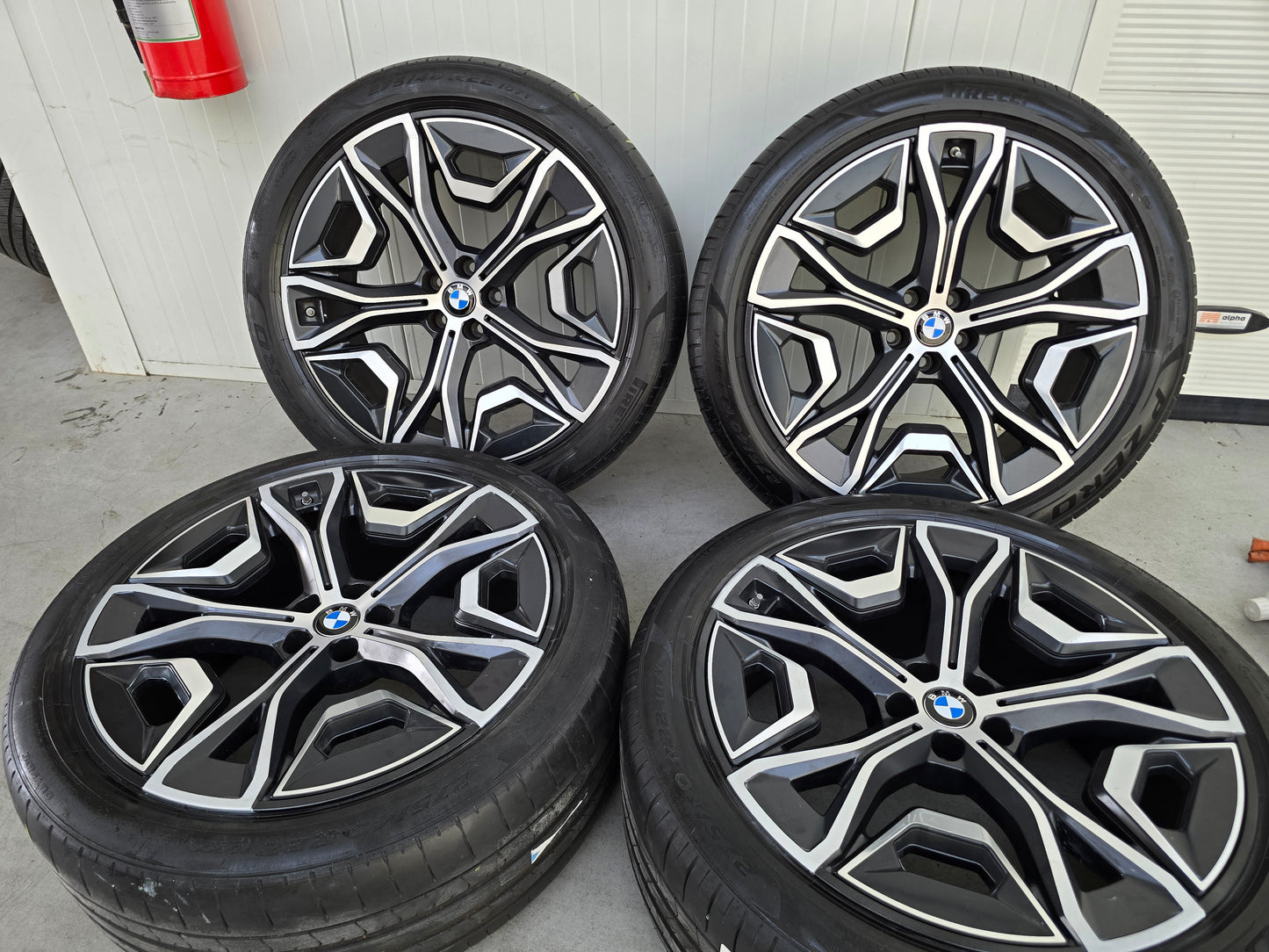 BMW iX 1021M 22 inch velgen zomerbanden Pirelli M Sport OEM