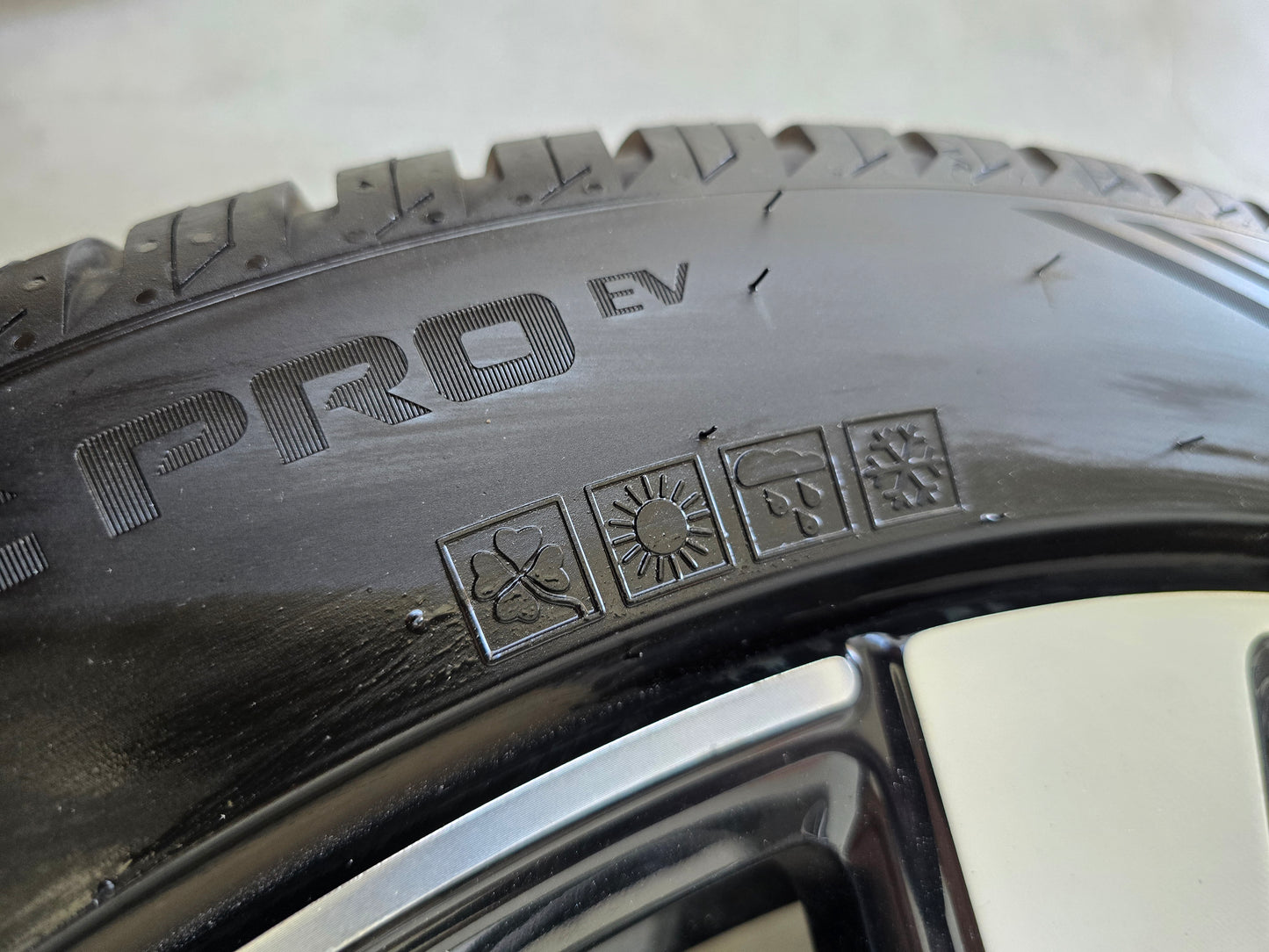 Polestar 19 inch sport velgen 5x108 demo All Season Volvo Lynk & Co