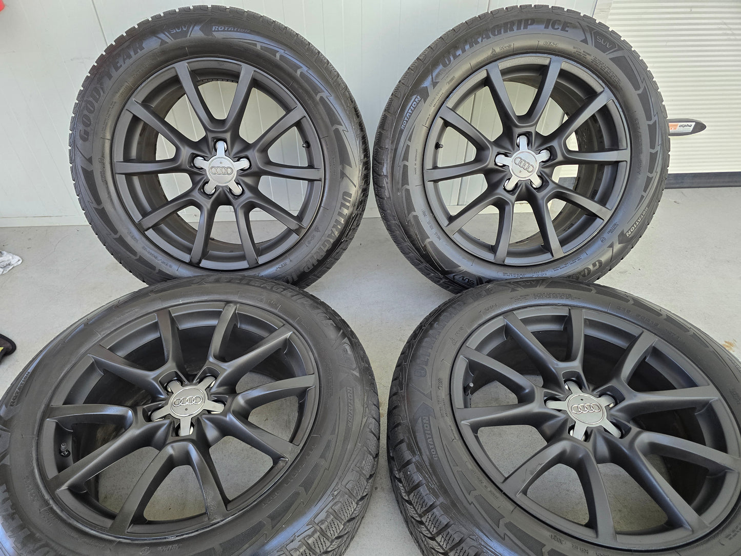 Audi Q5 18 inch originele velgen winterbanden satin black