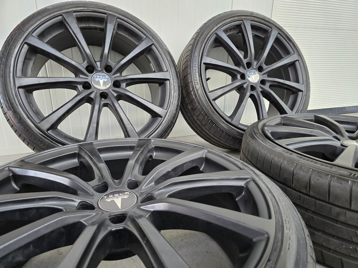 Tesla Model S 21 inch zomerbanden Matt Black velgen TPMS