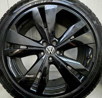 VW ID4 ID5 ID6 ID Buzz 20 inch velgen winterbanden black