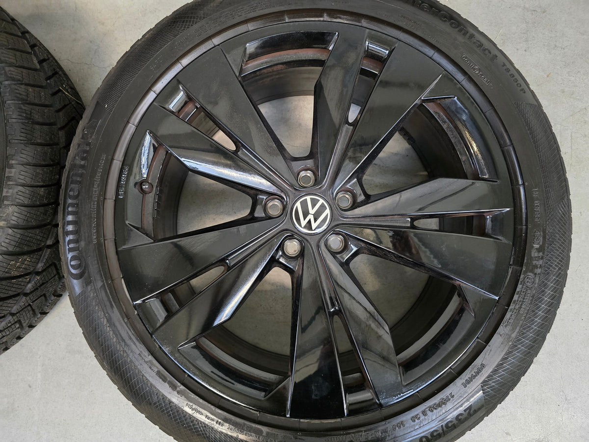 VW ID4 ID5 ID6 ID Buzz 20 inch velgen winterbanden black