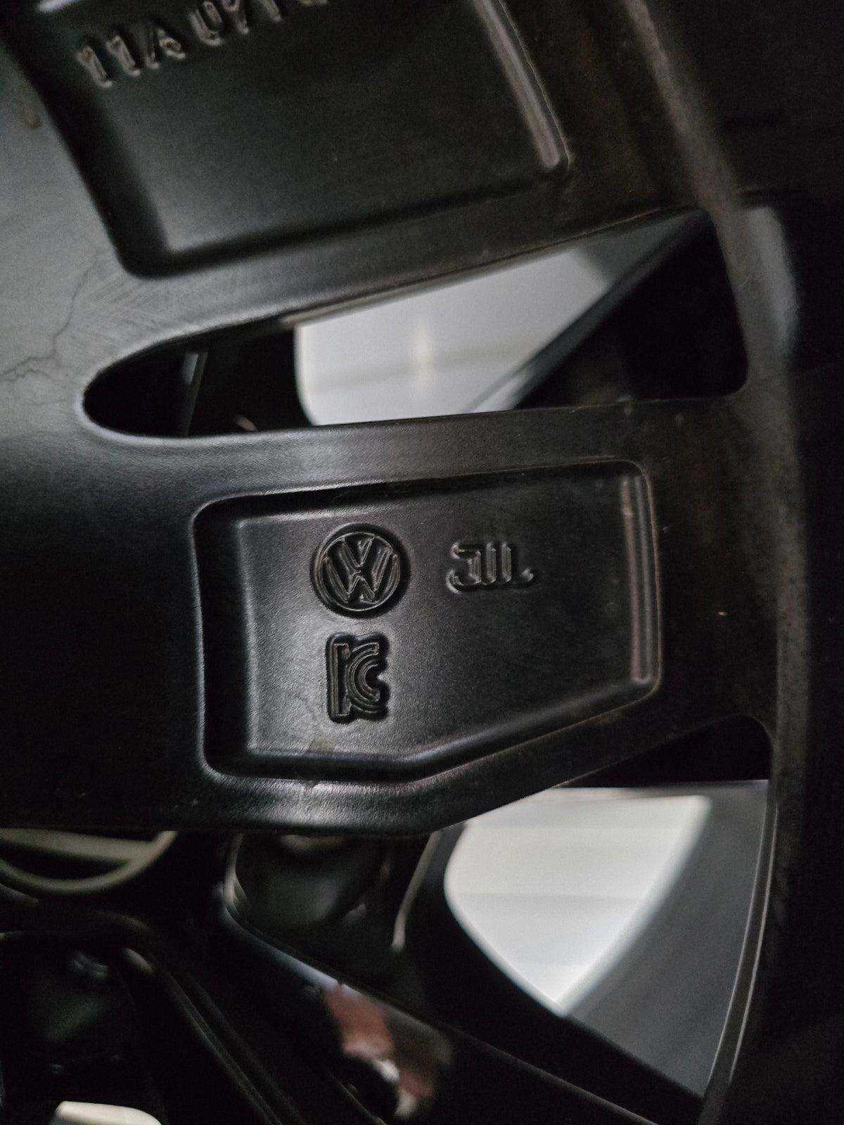 VW ID4 ID5 ID6 ID Buzz 20 inch velgen winterbanden black