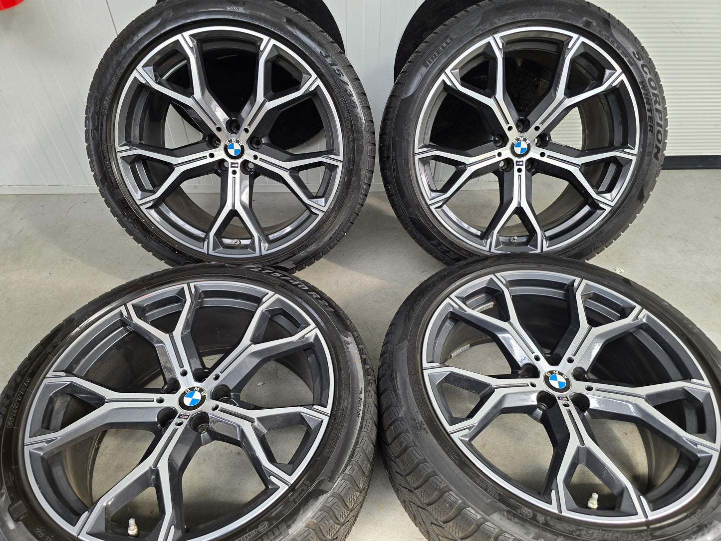 BMW X5 X6 G05 G06 741M 21 inch velgen winterbanden breedset DEMO