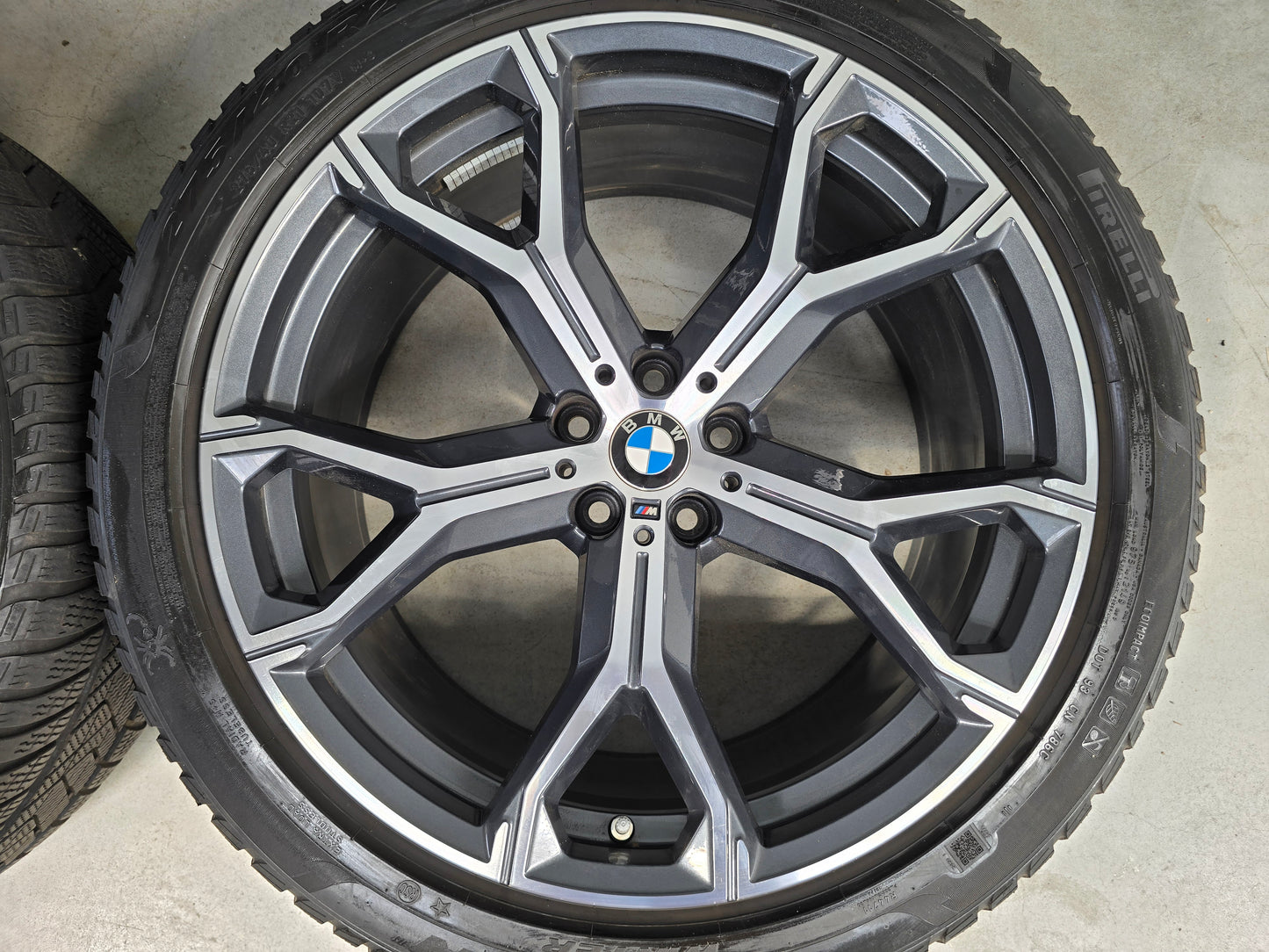 BMW X5 X6 G05 G06 741M 21 inch velgen winterbanden breedset DEMO