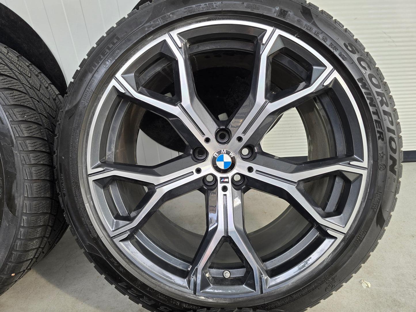 BMW X5 X6 G05 G06 741M 21 inch velgen winterbanden breedset DEMO