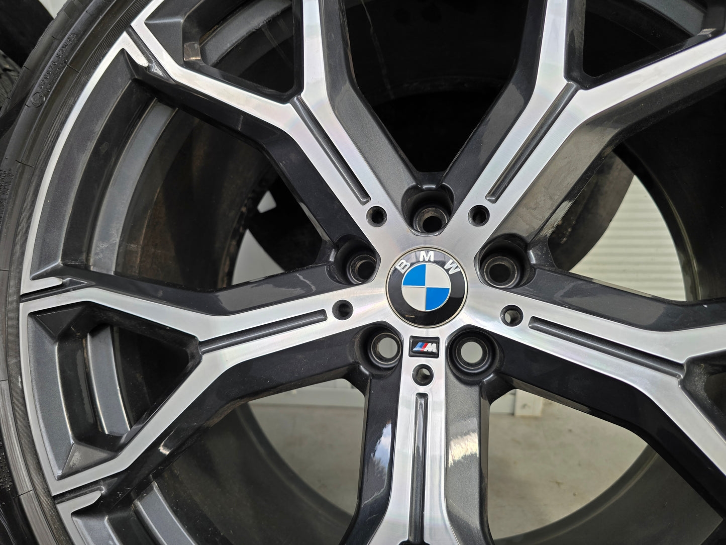 BMW X5 X6 G05 G06 741M 21 inch velgen winterbanden breedset DEMO