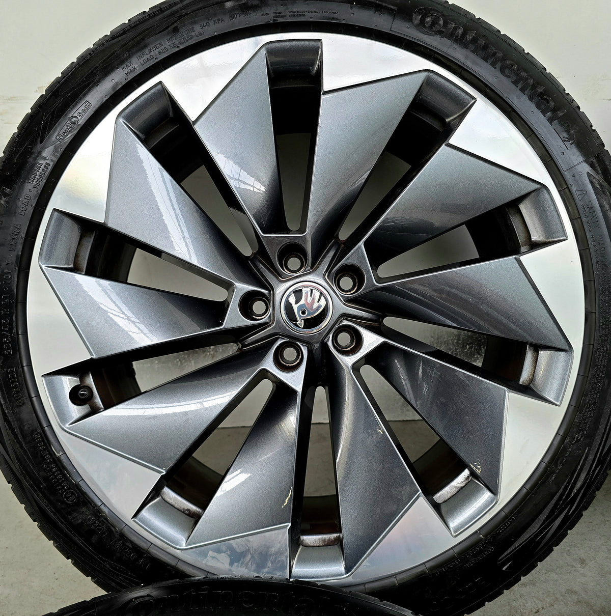 Skoda Enyac VW ID4 ID5 Buzz Betria Supernova 21 inch velgen zomerbanden breedset