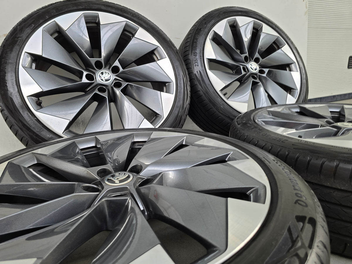 Skoda Enyac VW ID4 ID5 Buzz Betria Supernova 21 inch velgen zomerbanden breedset