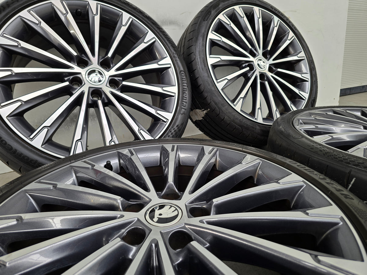 Skoda Octavia RS 19 inch zomerbanden velgen OEM Audi A3 VW Golf Seat Leon