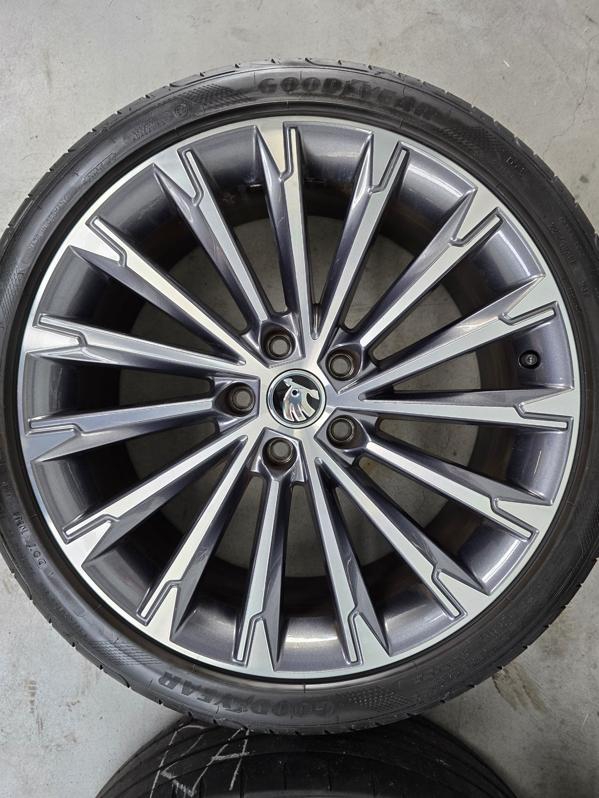 Skoda Octavia RS 19 inch zomerbanden velgen OEM Audi A3 VW Golf Seat Leon