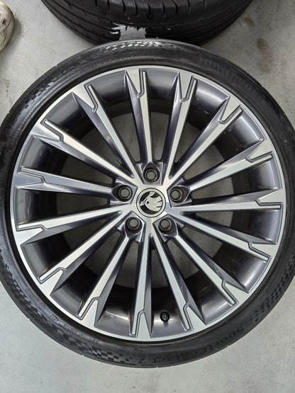 Skoda Octavia RS 19 inch zomerbanden velgen OEM Audi A3 VW Golf Seat Leon