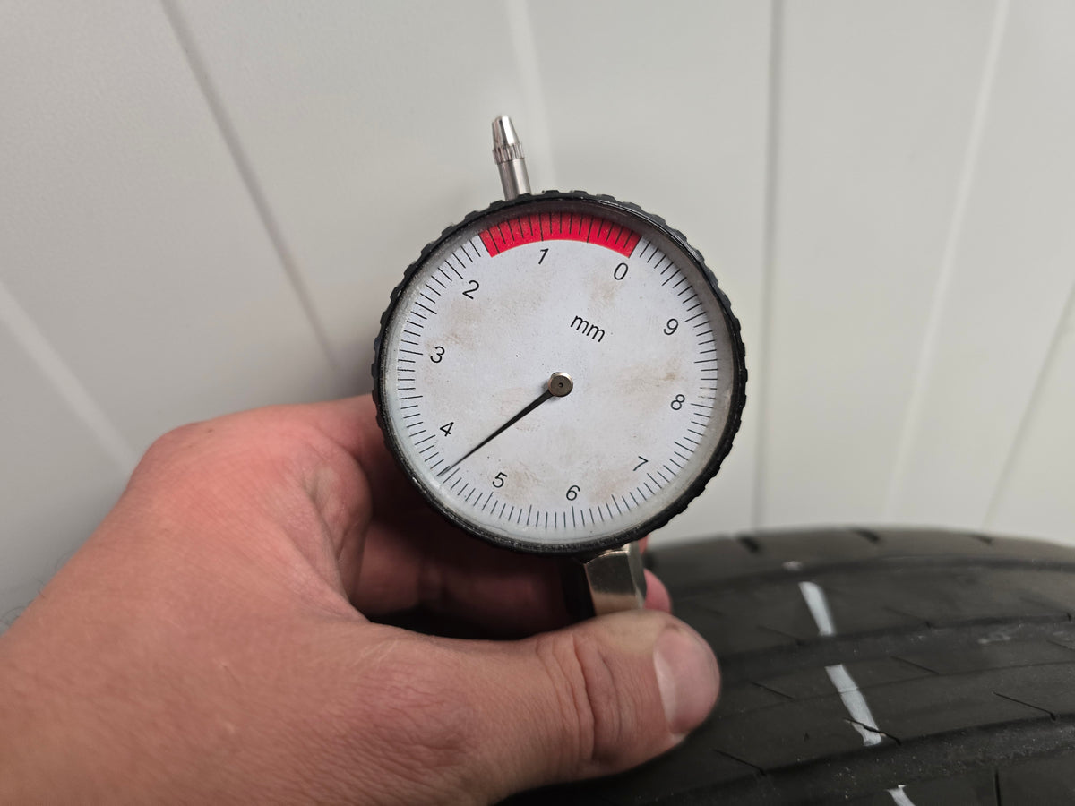 BMW 1 F40 2 F44 18 inch zomerbanden Styling 556M M Sport velgen OEM