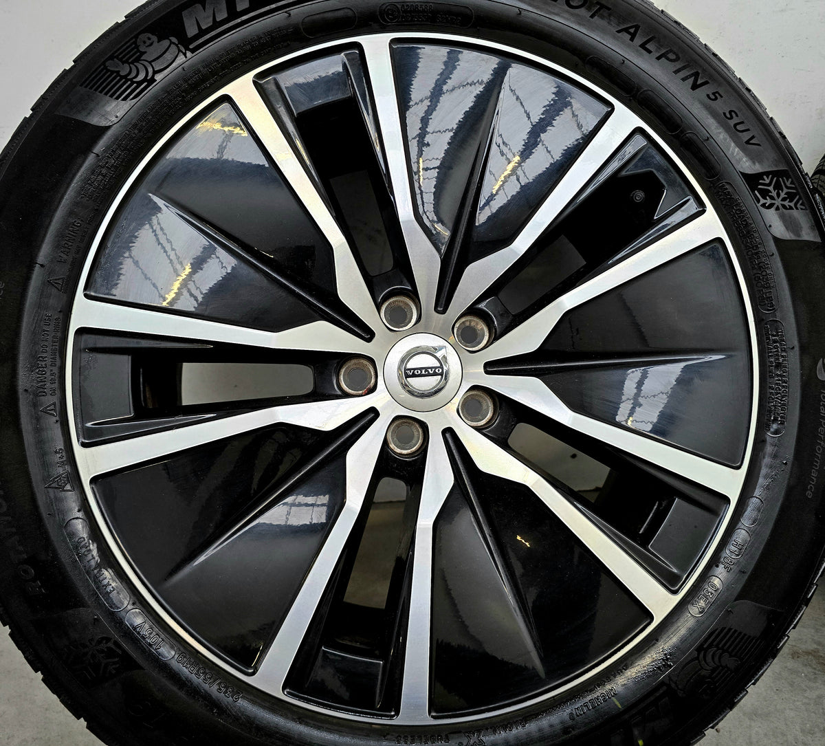 Demo Volvo XC40 XC60 XC90 19 inch winterbanden Black/Polished