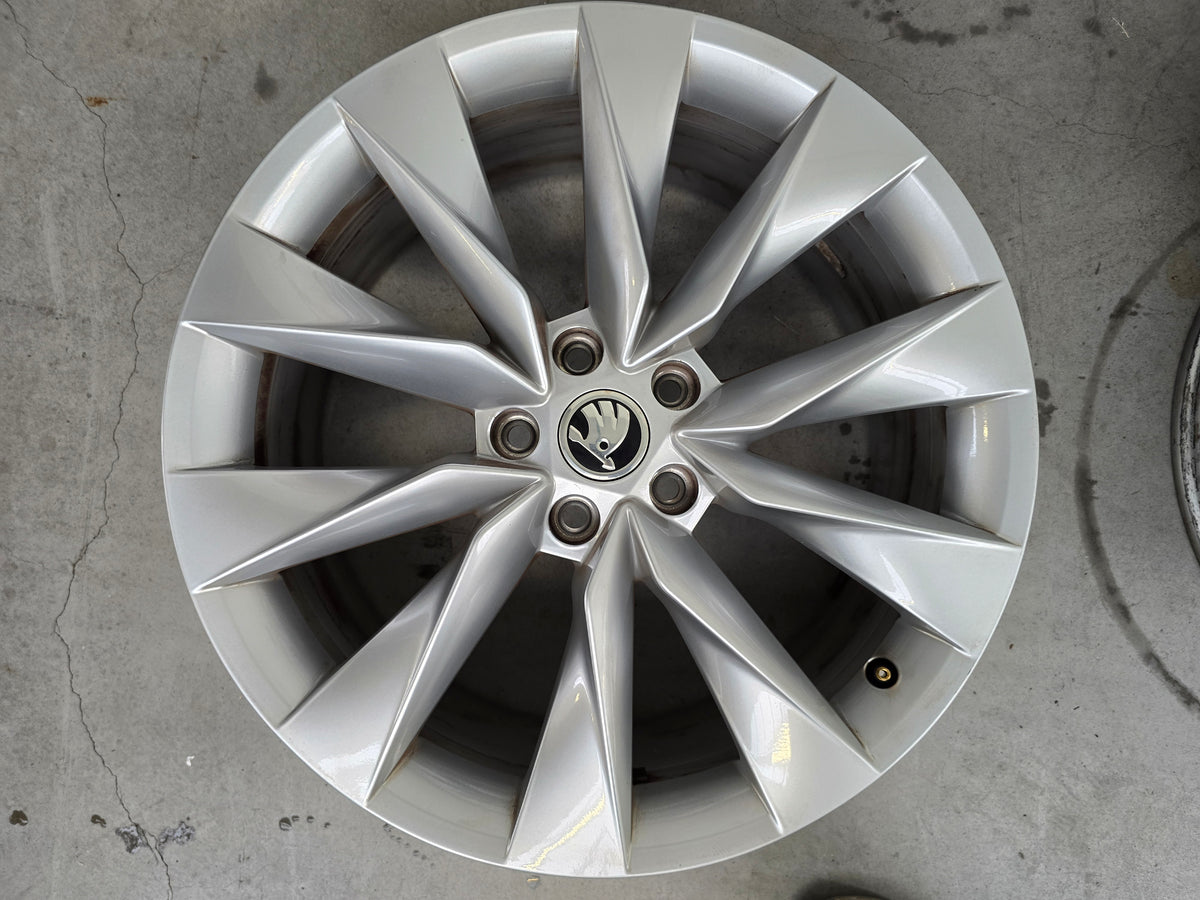 Skoda Enyac VW ID4 ID5 ID6 Buzz Audi Q4 19  inch winterbanden