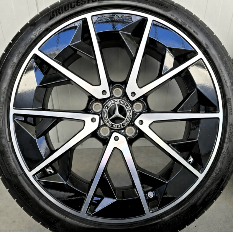 NIEUW Mercedes CLA EQ AMG 19 inch velgen zomerbanden